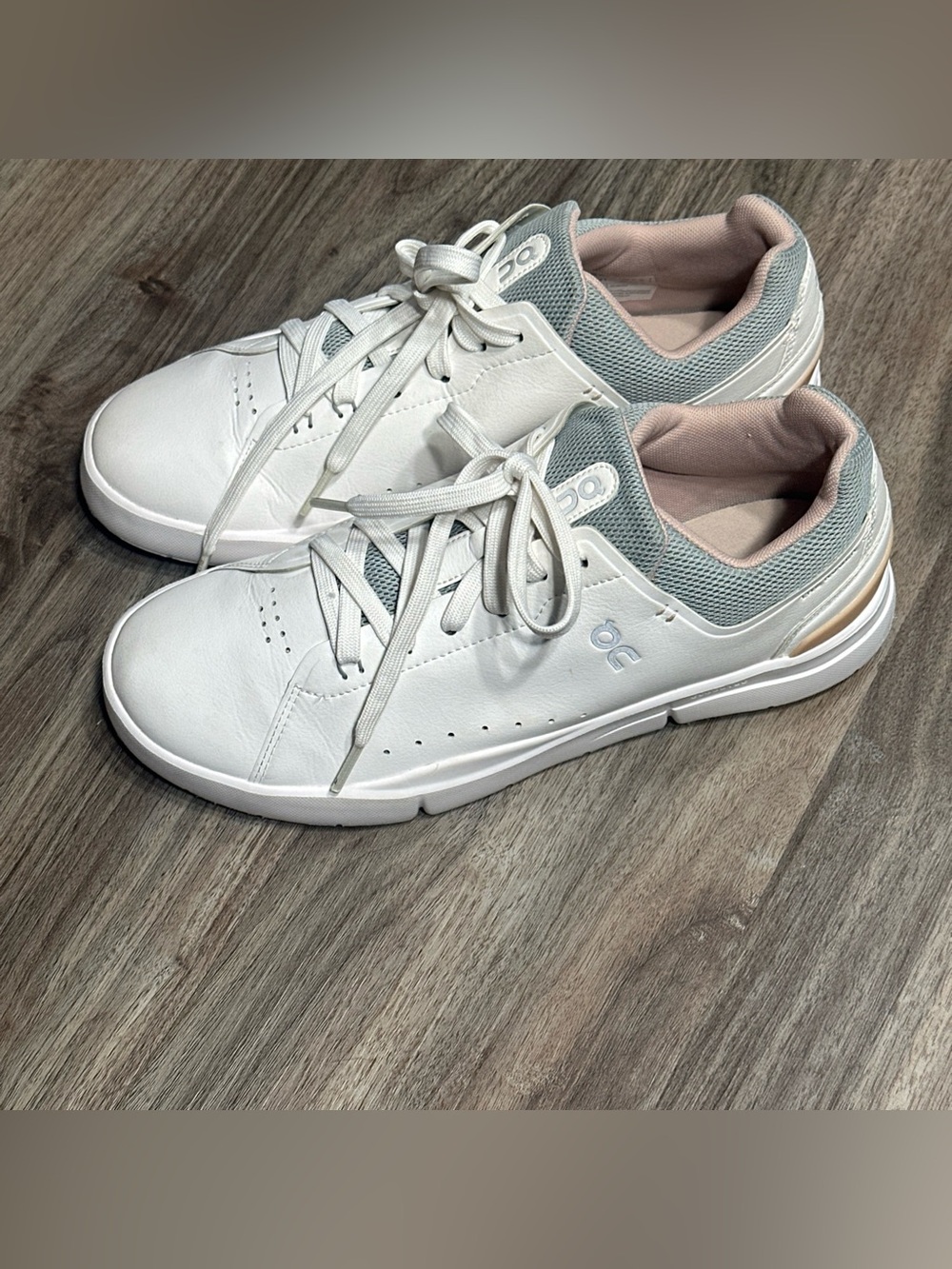 On Running Women's White Sneakers with Light Pink Lining - Picture 14 of 16